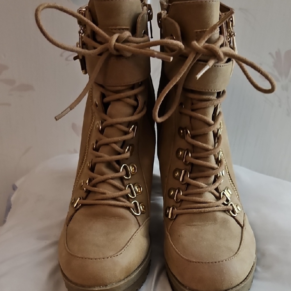 NWOT Guess Tan Combat Boots with Heels